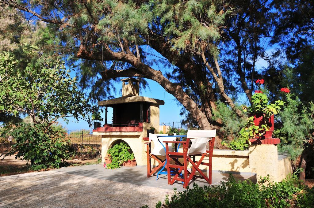 Villa Fleria Seaside Studios & Apts Йеранион Экстерьер фото